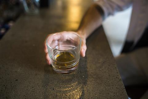 Alkol Bağımlısı Olan Bir Ebeveyn ile Büyümek