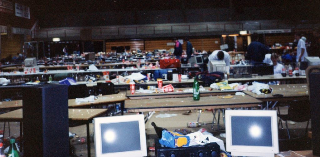 Demoscene: Kullanıcı Arayüzünden Doğan Bilgisayar Sanatları Altkültürü