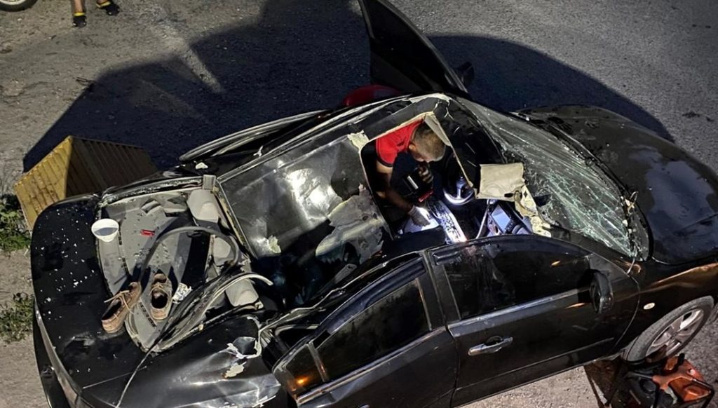 21’nci kattan otomobilin üzerine düştü – Son Dakika Türkiye Haberleri