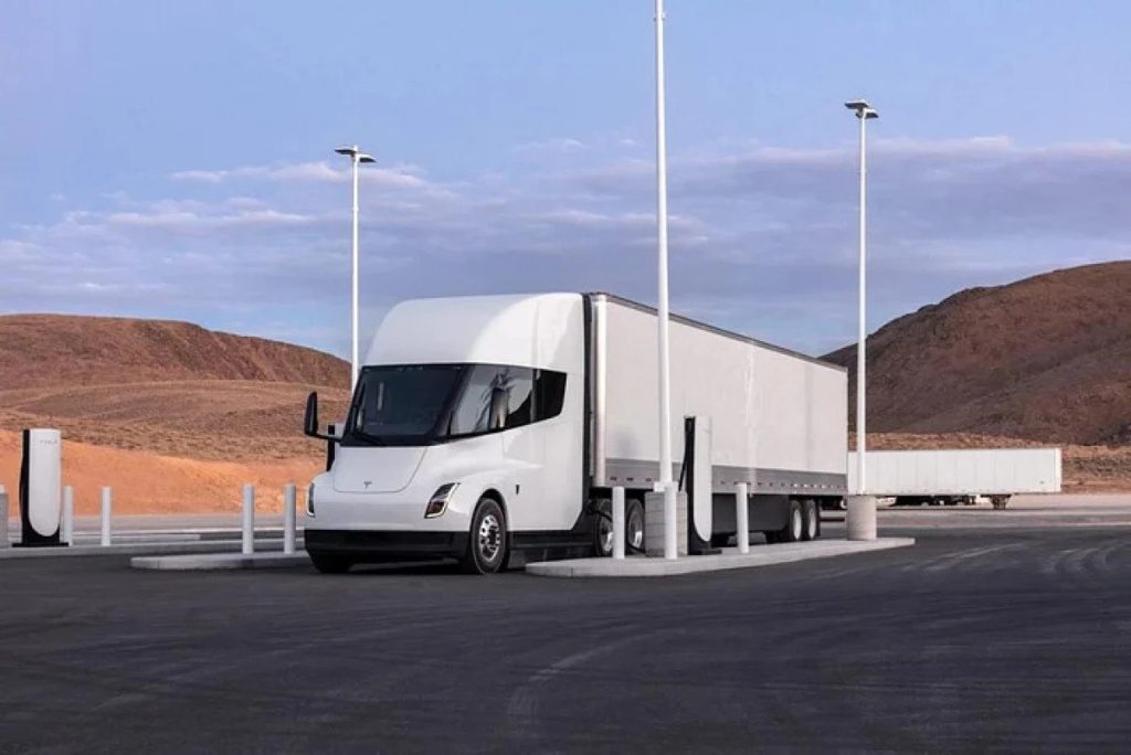 Tesla’nın elektrikli tırı Semi, dünya genelinde satışa çıkacak
