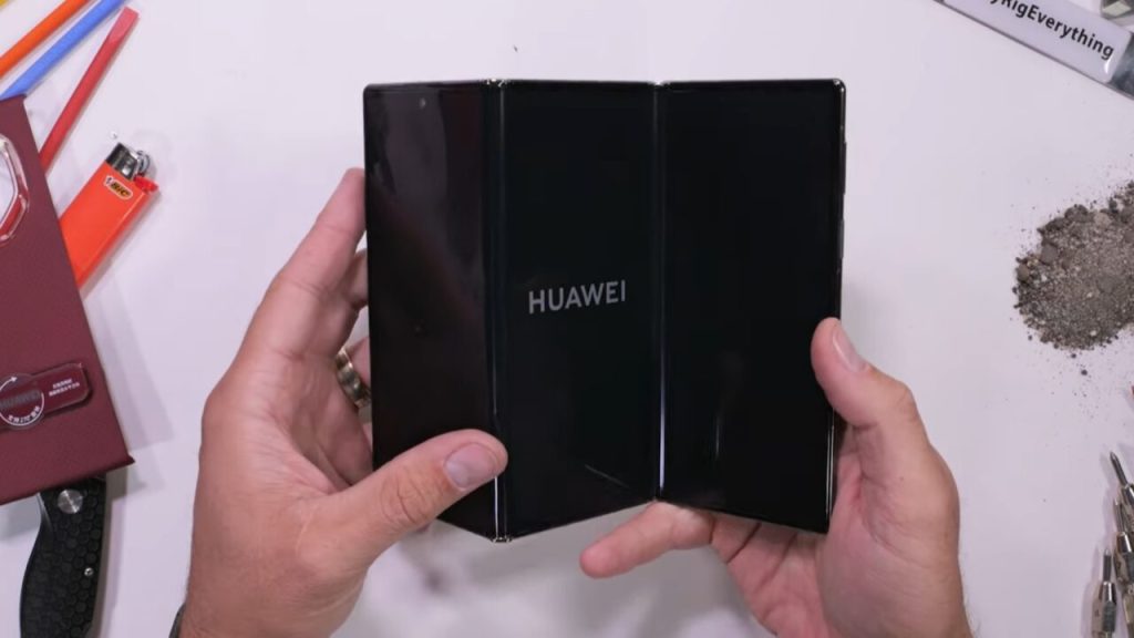 Huawei’nin 3 bin dolarlık üçe katlanabilen telefonu dayanıklılık testinde!