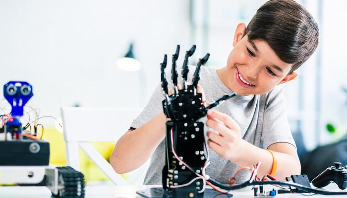 Robotik kodlama nedir, ne işe yarar? Robotik kodlama nasıl yapılır? Robotik kodlama eğitimi, örnekleri, oyunları ve etkinlikleri