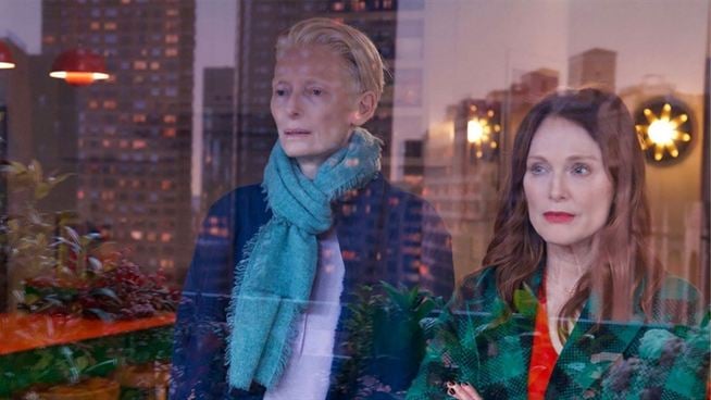 Pedro Almodóvar’ın Julianne Moore & Tilda Swinton Başrollü Filmi “Yandaki Oda” Vizyona Girdi! – Haberler