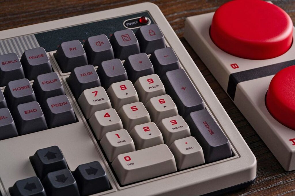 8BitDo Retro klavye sayısal tuş takımıyla geri döndü