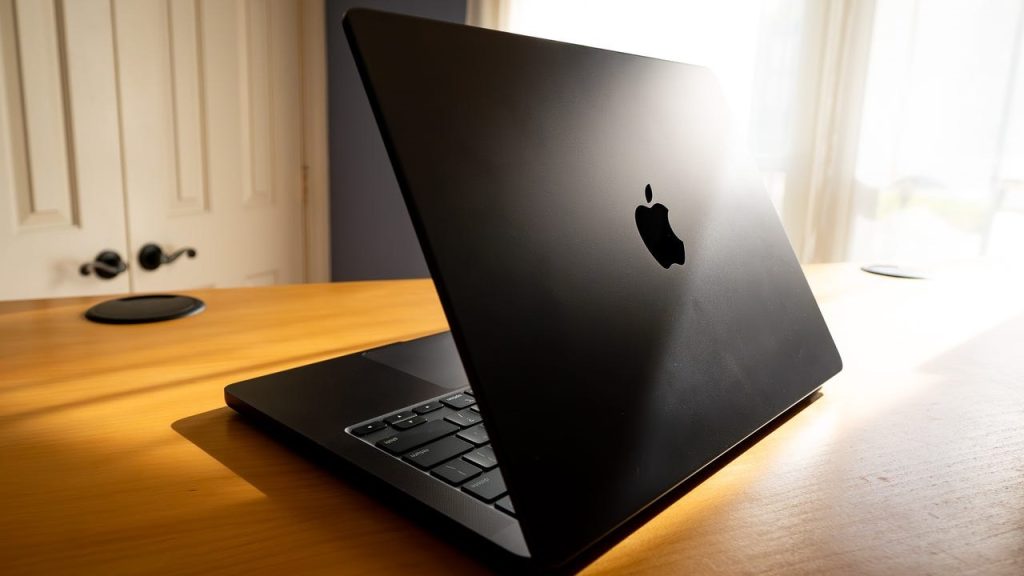2026’da yeni MacBook Pro tasarımı gelebilir!