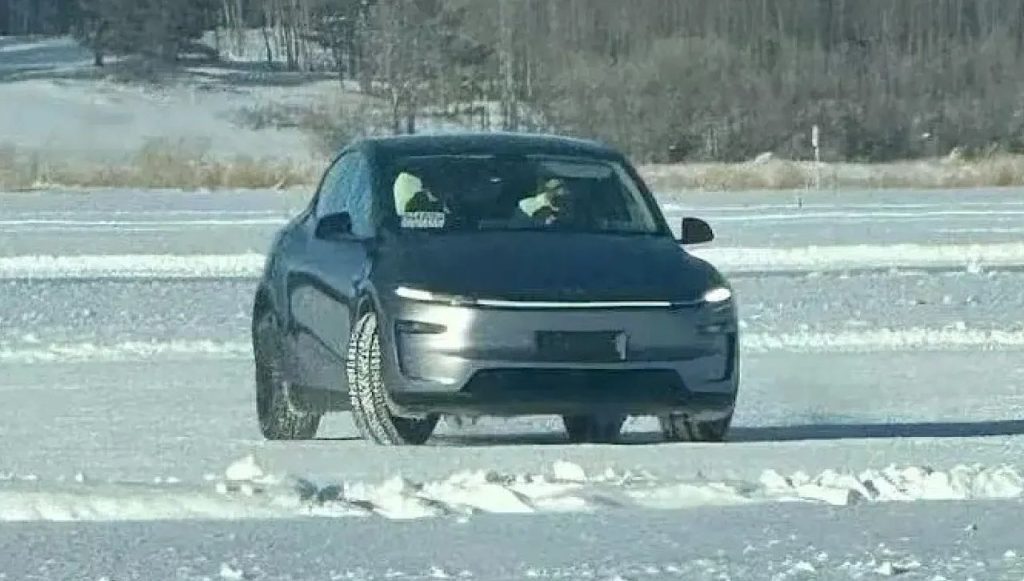 Yeni Tesla Model Y kış testlerinde ortaya çıktı