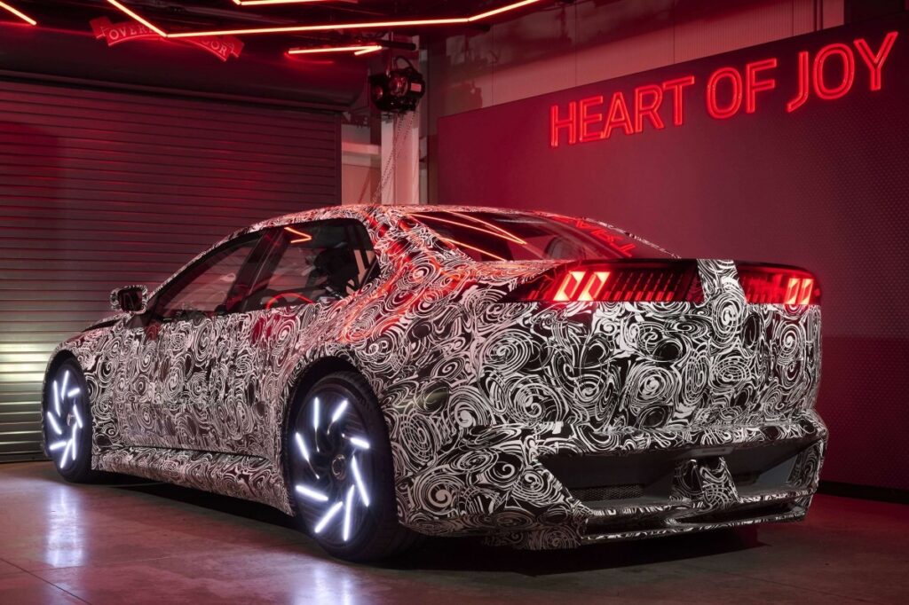 BMW Heart of Joy bilgisayarını tanıttı