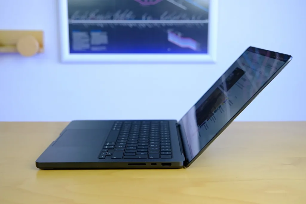 OLED MacBook Pro için 2026 hedefinde değişiklik yok