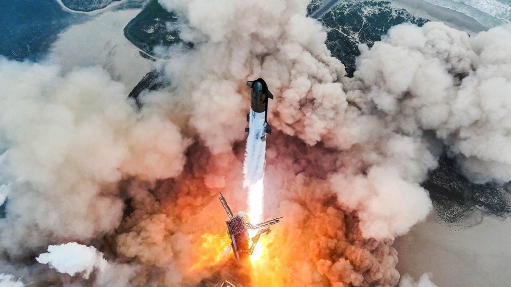 SpaceX Starship test uçuşunda devasa patlama!