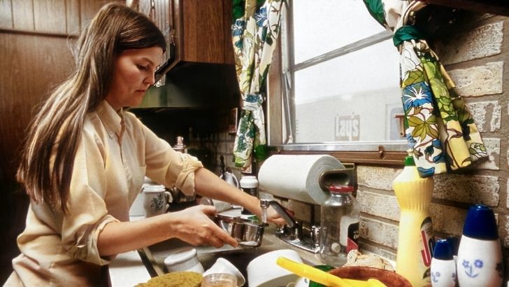 Tradwife akımı, modern feminizmle nasıl çatışıyor ve neyi amaçlıyor?