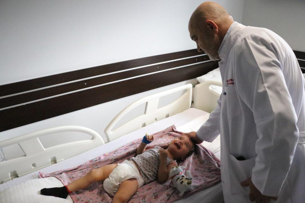 Doğuştan nadir görülen hastalık! 2 yaşındaki çoçuğa ‘Peygamber Sünneti’ tanısı konuldu: Yanağından yama alındı, idrar kanalı yapıldı…