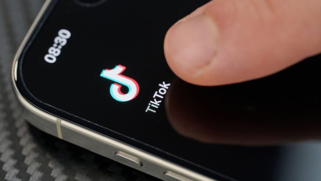 Apple, TikTok’u ABD’deki anlaşma tamamlanana kadar App Store’da tutabilecek