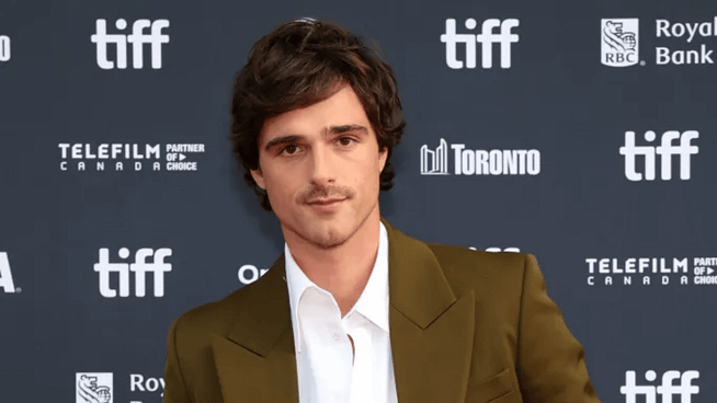 Jacob Elordi, Oyunculuğa Ara Vermeyi Planlarken “Uğultulu Tepeler” ile Geri Döndü – Haberler