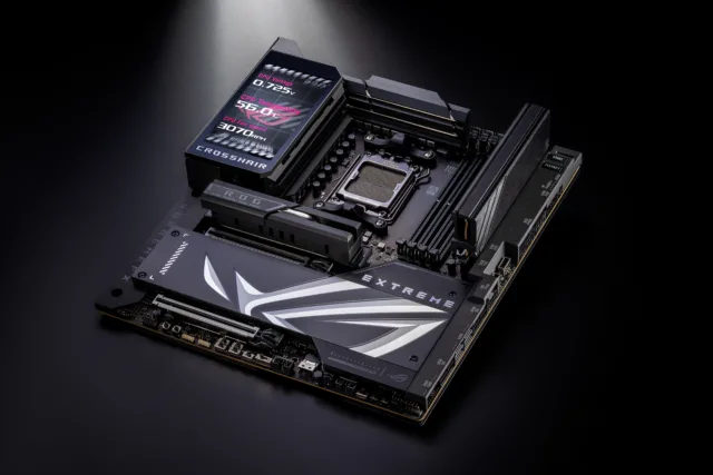 ASUS Republic of Gamers Crosshair X870E Extreme ve Apex Anakartlarını Tanıttı