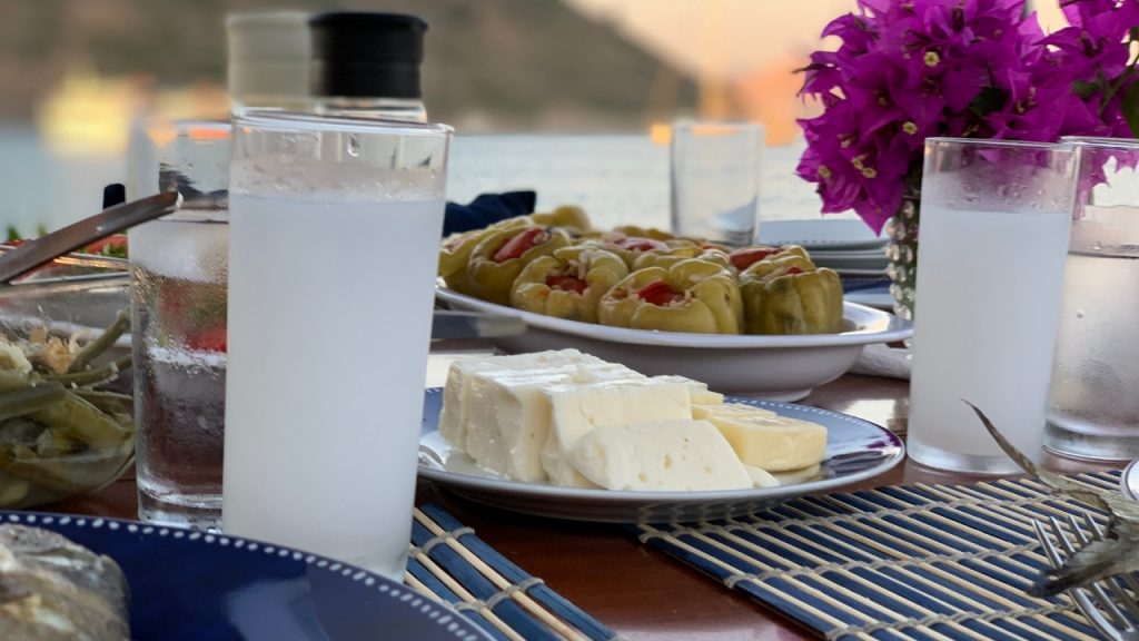 İstanbul’un en iyi meyhaneleri: Unutulmaz lezzetler, büyüleyici manzaralar