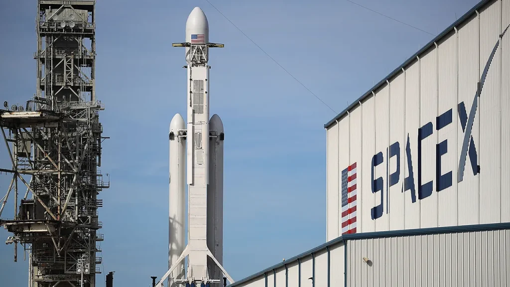 SpaceX, kendi çip paketleme tesisini kuracak!