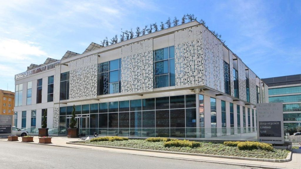 Başakşehir Living Lab’in Kadın Girişimcilik Hızlandırma Programı 2025 yılı mezunları