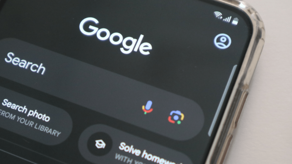 Google, arama sonuçlarını podcast’e dönüştüren yapay zeka özelliğini test ediyor