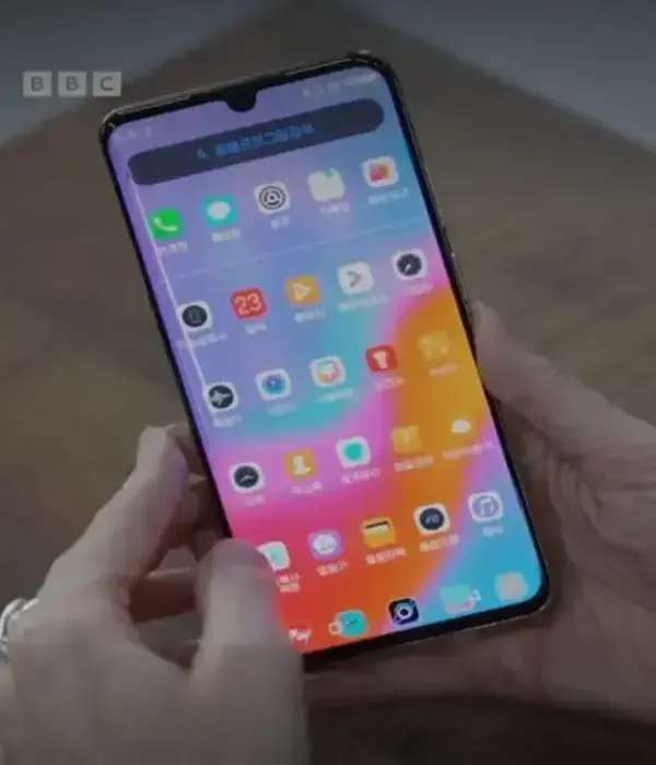 Kuzey Kore’de kullanılan akıllı telefon ele geçirildi!