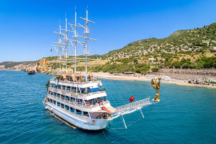 Antalya Alanya Tekne Turu 2025 Fiyatları – Alanya Tekne Turu: Rota – Tavsiyeler – Merak Edilenler