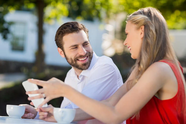 Love Bombing Nedir? Belirtileri, Etkileri ve Korunma Yolları