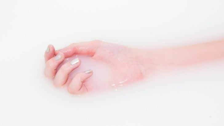 Dudak parlatıcısı (lik gloss look) nedir?