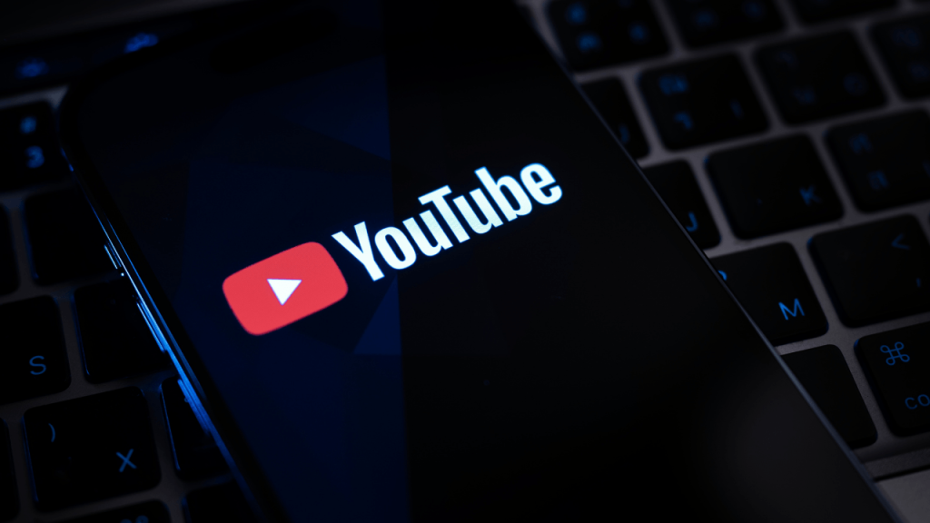 YouTube, Shorts videolarını gizlice yapay zeka ile düzenlediği için eleştiriliyor