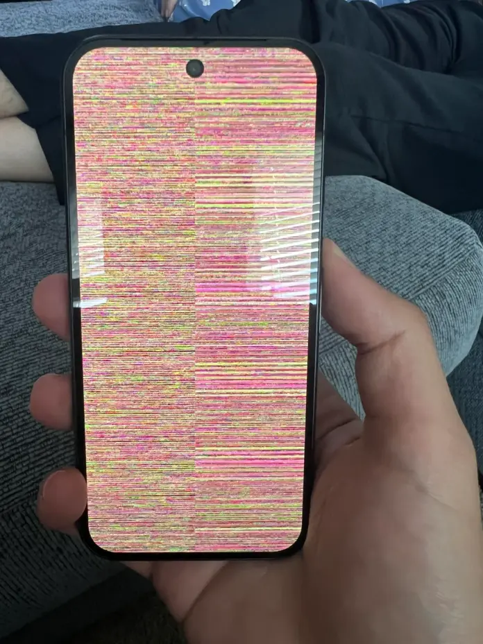 Google ekranı bozuk Pixel 10 modelleri için güncelleme yayınladı