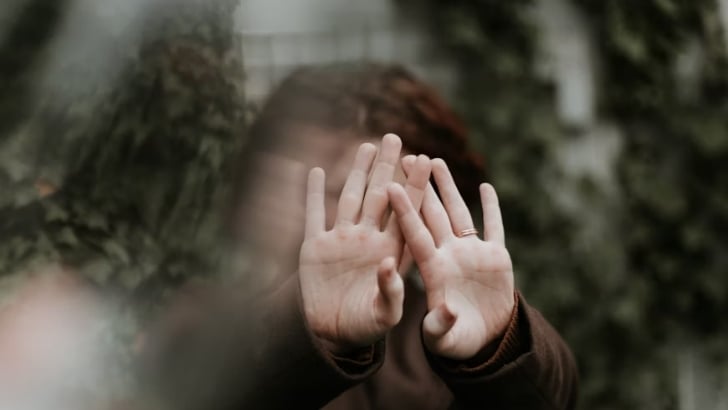 Nefret ettiğiniz birine takıntılı olmaktan nasıl vazgeçersiniz?