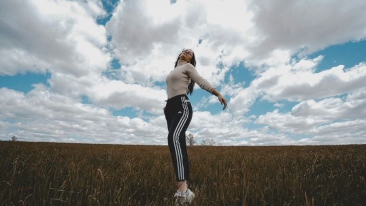Hot girl walk nedir? Hot girl walk trendi nasıl yapılır, ne fayda sağlar?